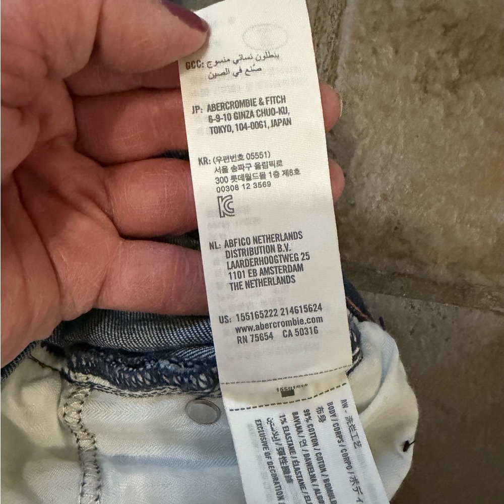 Abercrombie & Fitch Ripped Blue Ankle Jeans - Picture 4 of 5